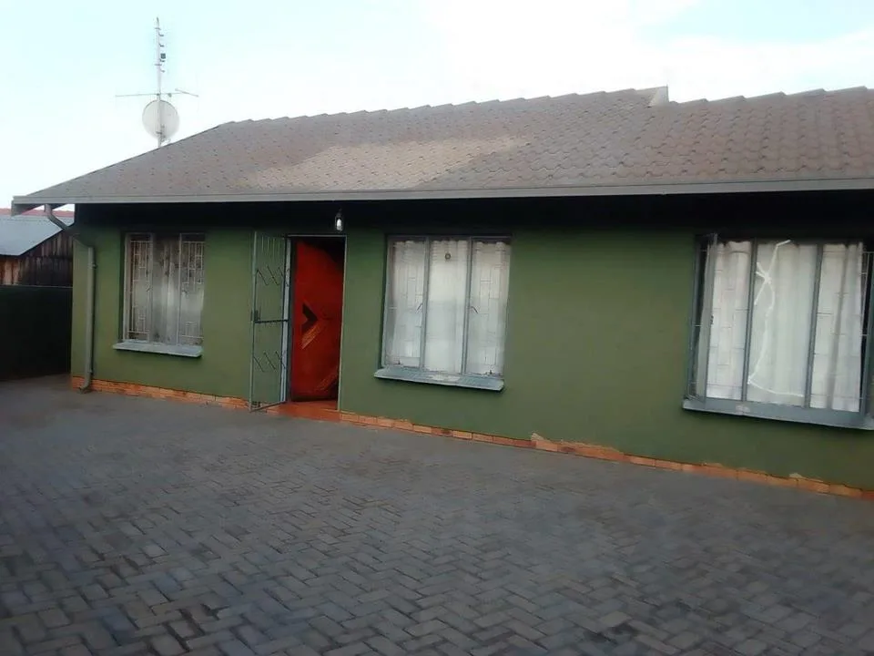 3 Bedroom House for sale in Tlhabane West