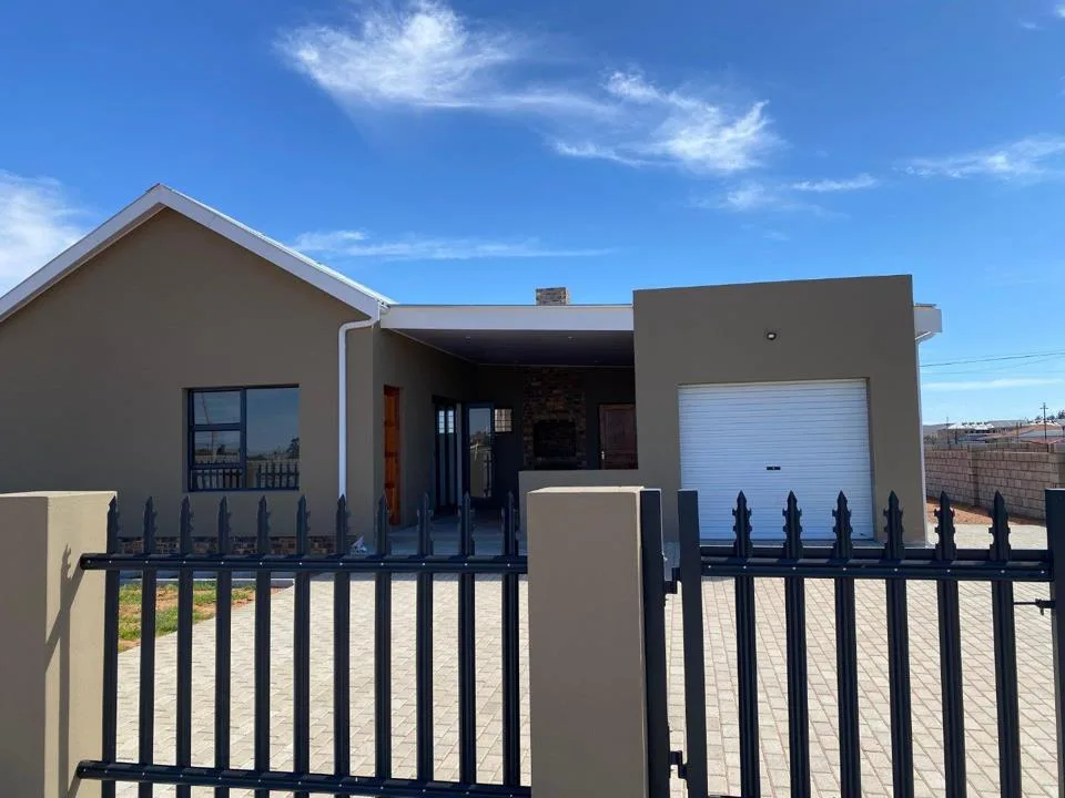 2 Bedroom House for sale in Vredendal