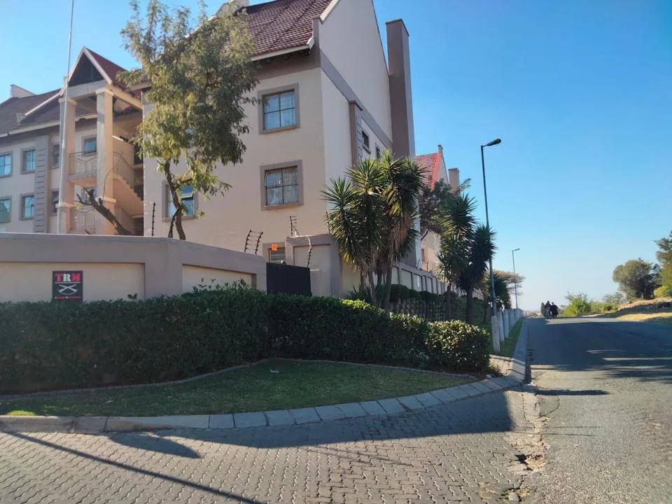 3 Bedroom Apartment / flat to rent in Sundowner