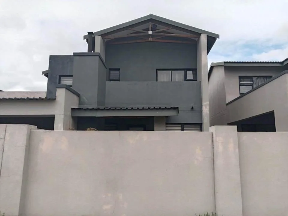 3 Bedroom Townhouse for sale in Waterkloof East