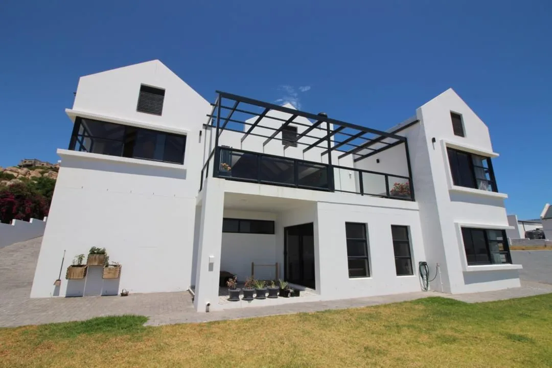 4 Bedroom House for sale in Da Gama Bay