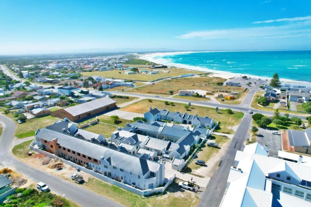 2 Bedroom House for sale in Struisbaai