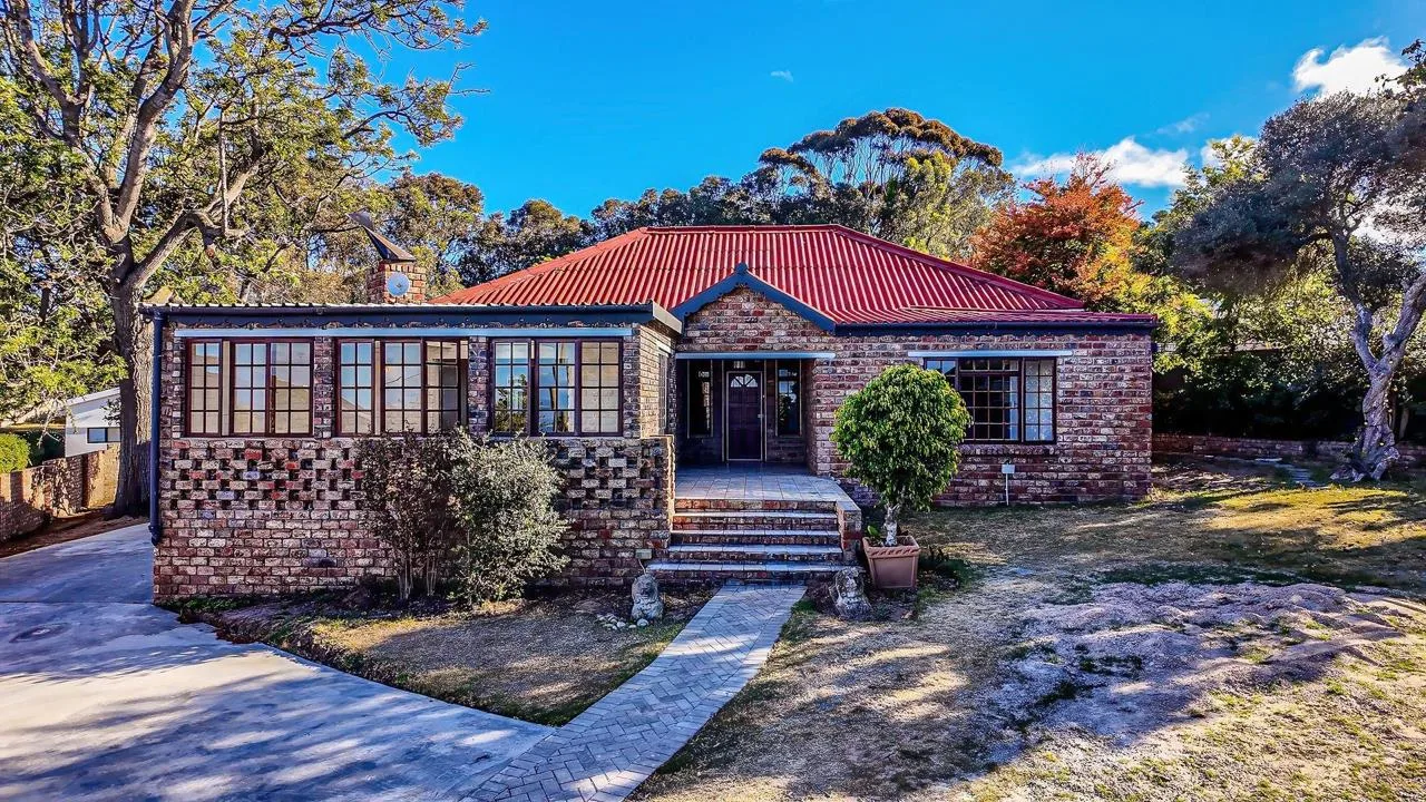 3 Bedroom House for sale in Mossel Bay Central