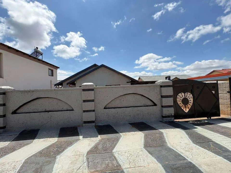 3 Bedroom House for sale in Tlhabane