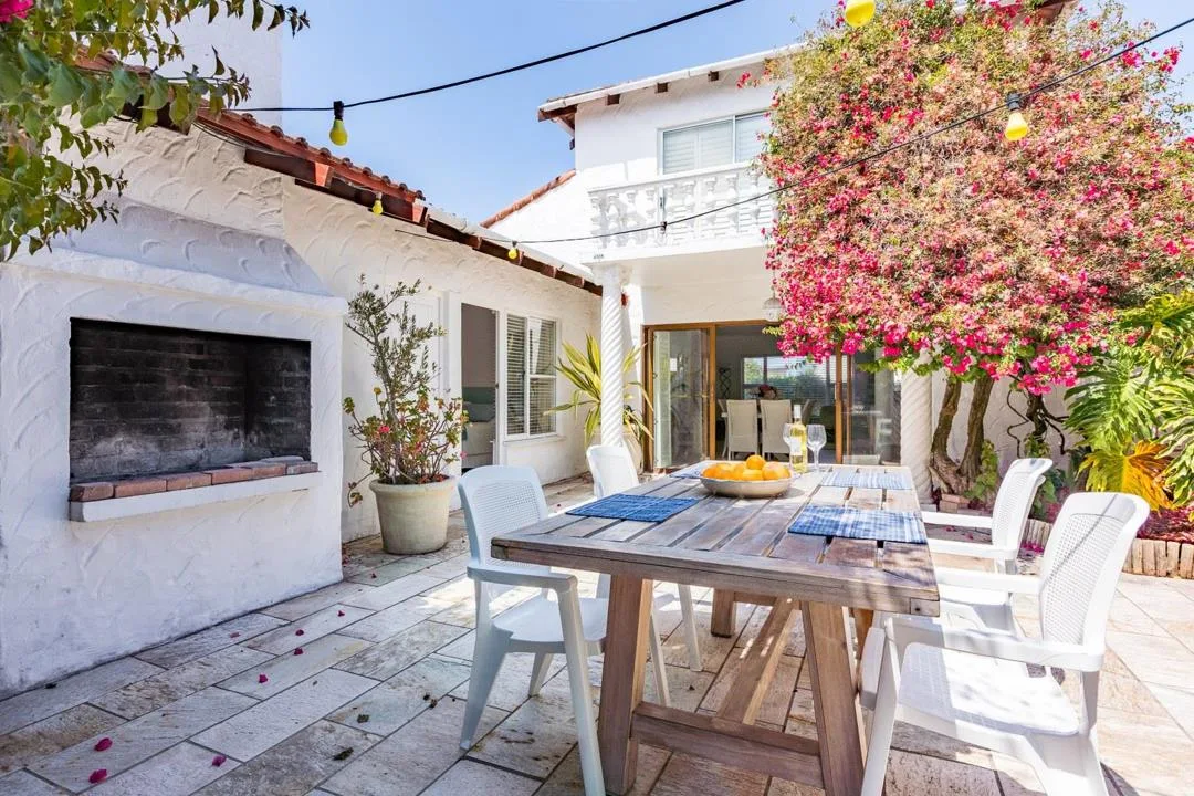 6 Bedroom House for sale in Onrus