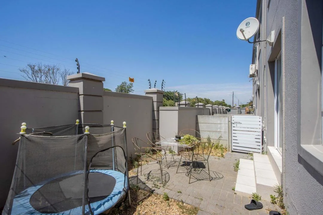 3 Bedroom Townhouse for sale in Longlands