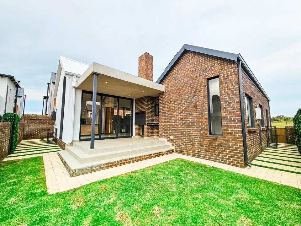 3 Bedroom House for sale in Helderzicht Eco Estate