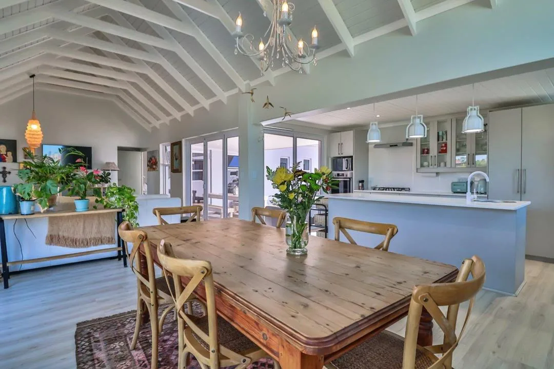 5 Bedroom House for sale in Port Owen
