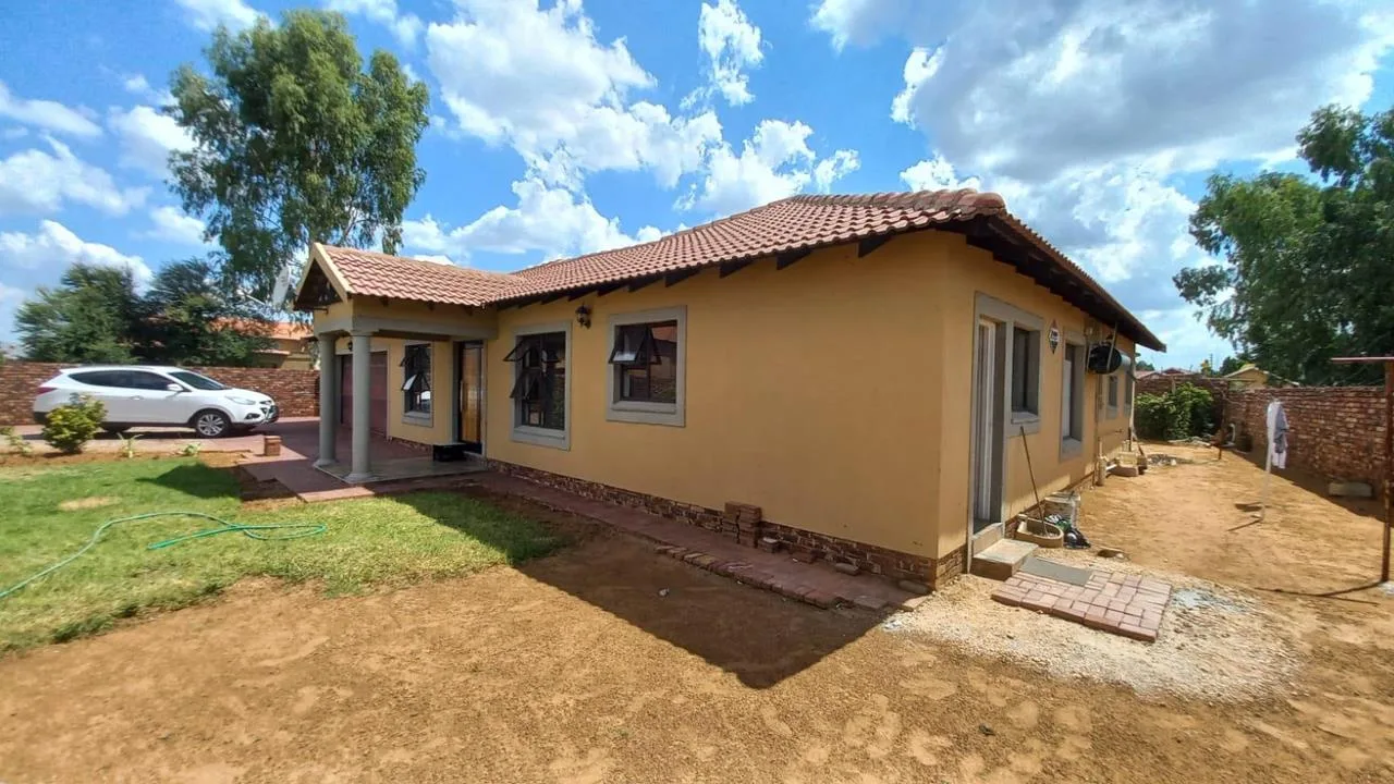 3 Bedroom House for sale in Flamwood
