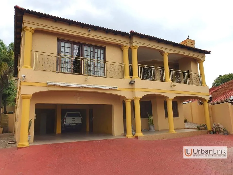 6 Bedroom House for sale in Safari Gardens