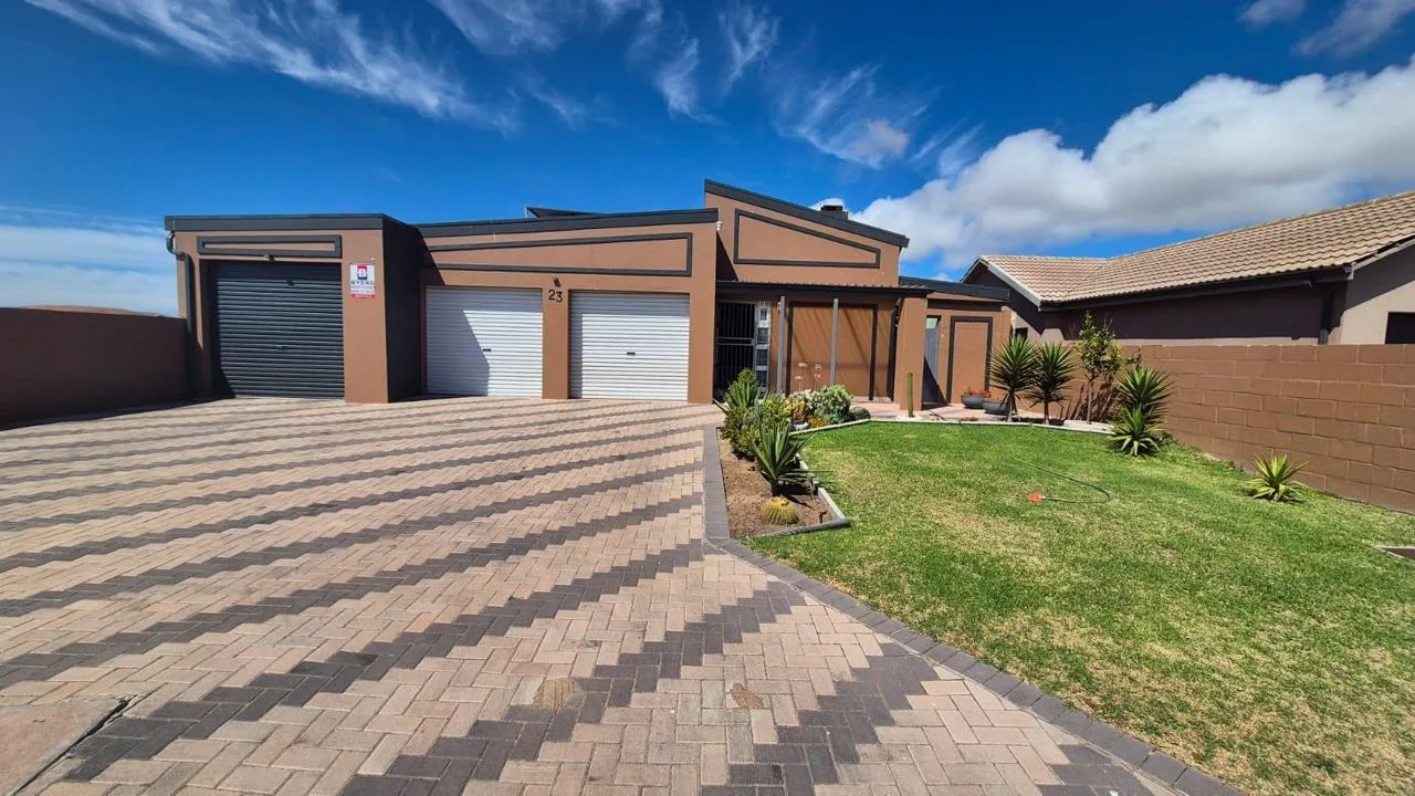 2 Bedroom House for sale in Vredenburg