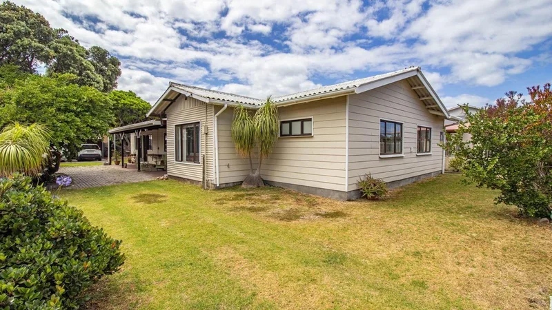 3 Bedroom House for sale in Sandbaai