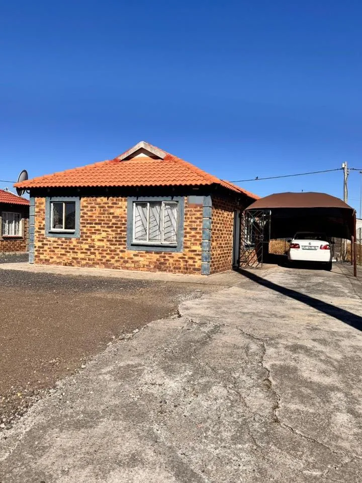 3 Bedroom House for sale in Seraleng