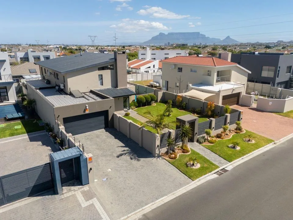 4 Bedroom House for sale in Parklands North