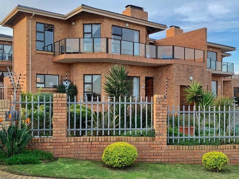 3 Bedroom Townhouse for sale in Reebok