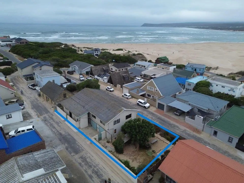 4 Bedroom House for sale in Witsand