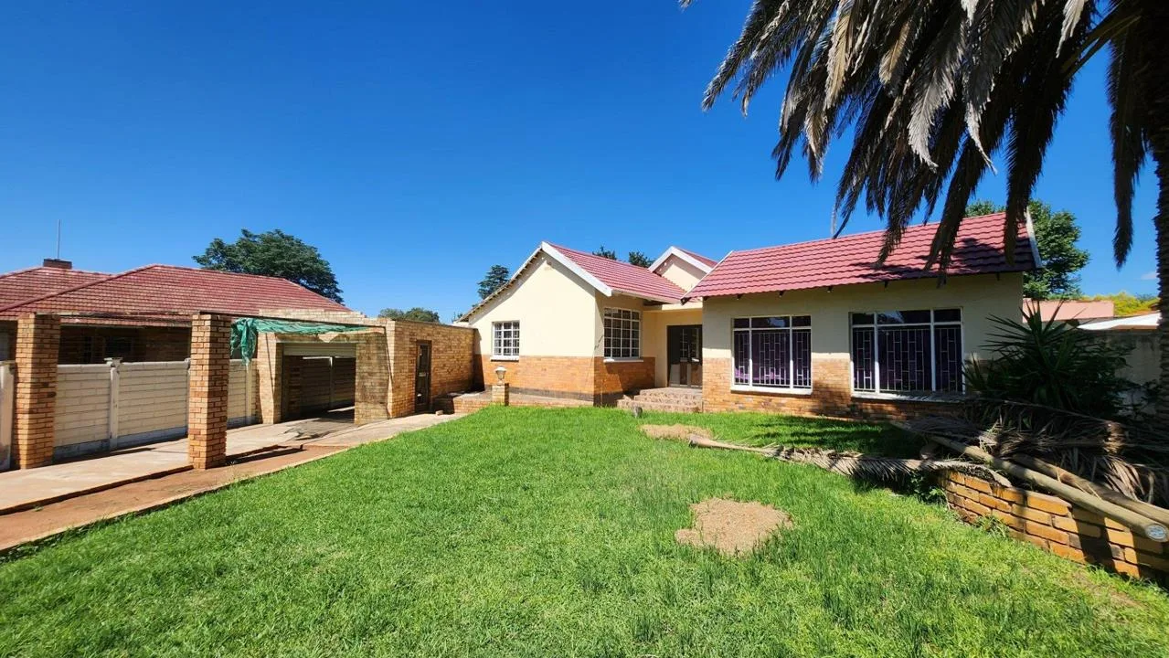 3 Bedroom House for sale in Stilfontein Ext 1