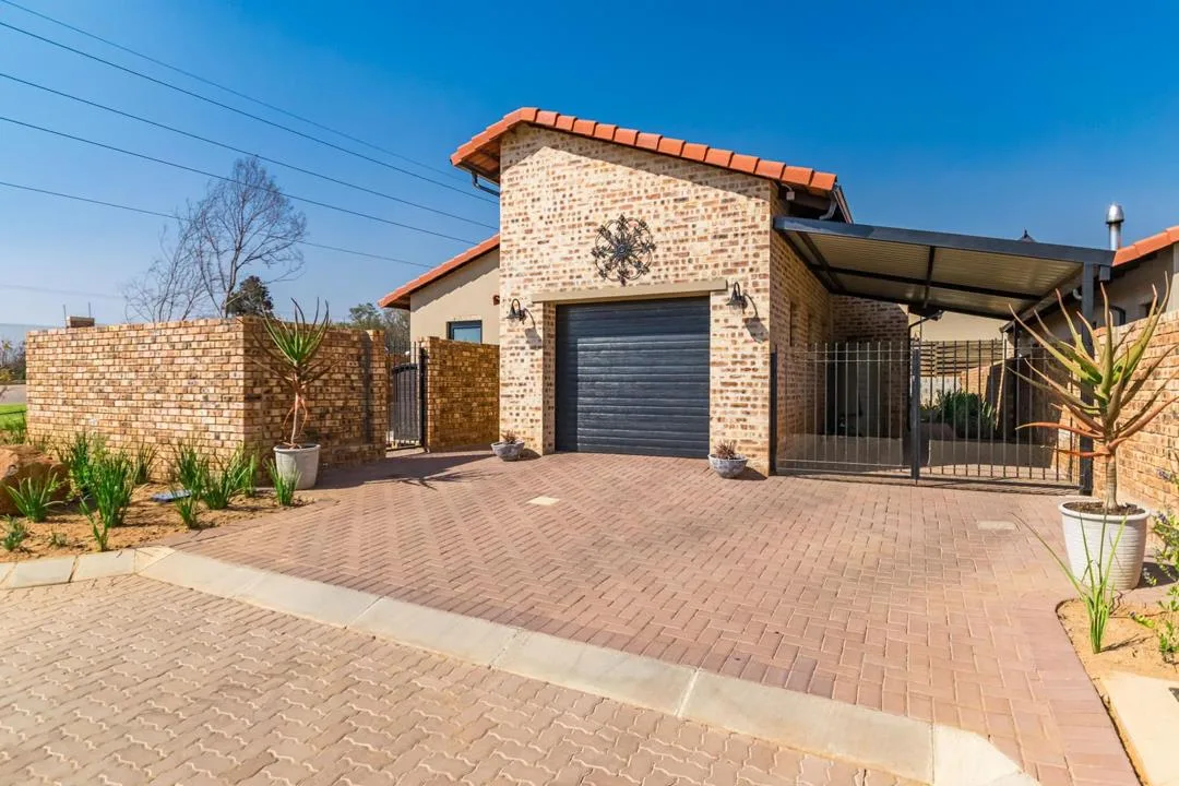 2 Bedroom Townhouse to rent in Avianto Estate