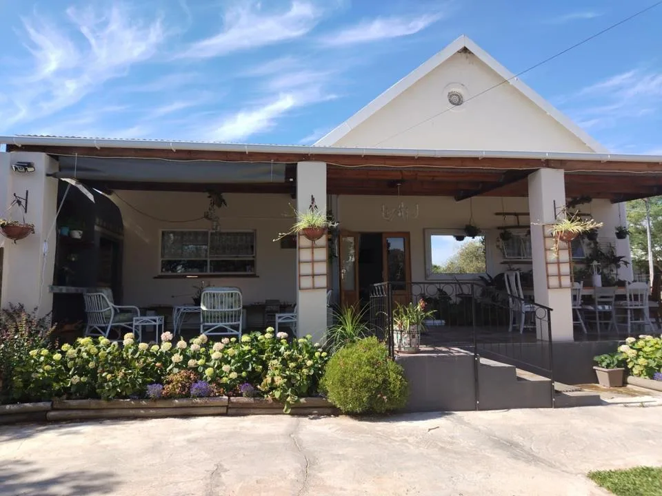 3 Bedroom House for sale in Porterville