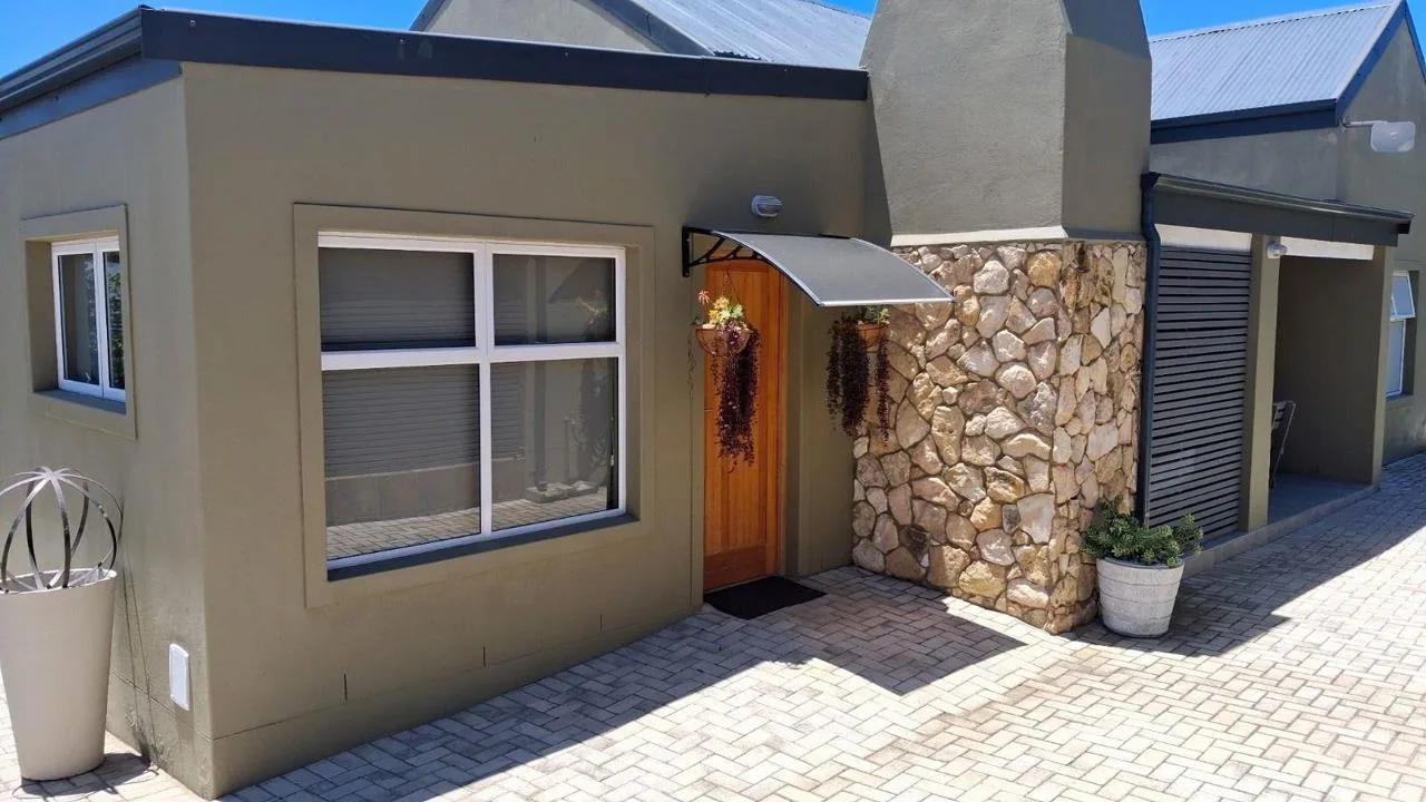 6 Bedroom House for sale in Stilbaai Wes
