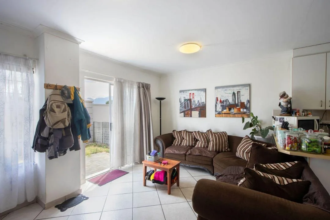 3 Bedroom Townhouse for sale in Longlands