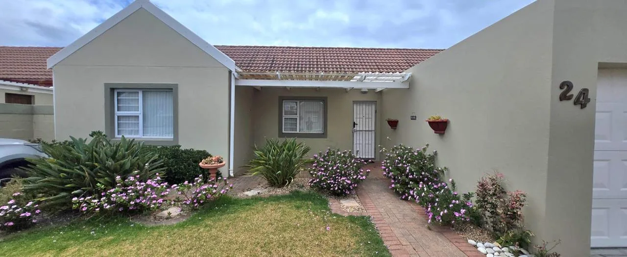 3 Bedroom Townhouse for sale in Franskraal