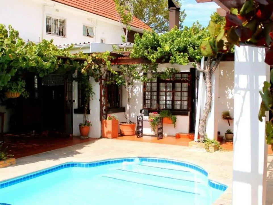 9 Bedroom House for sale in Paglande
