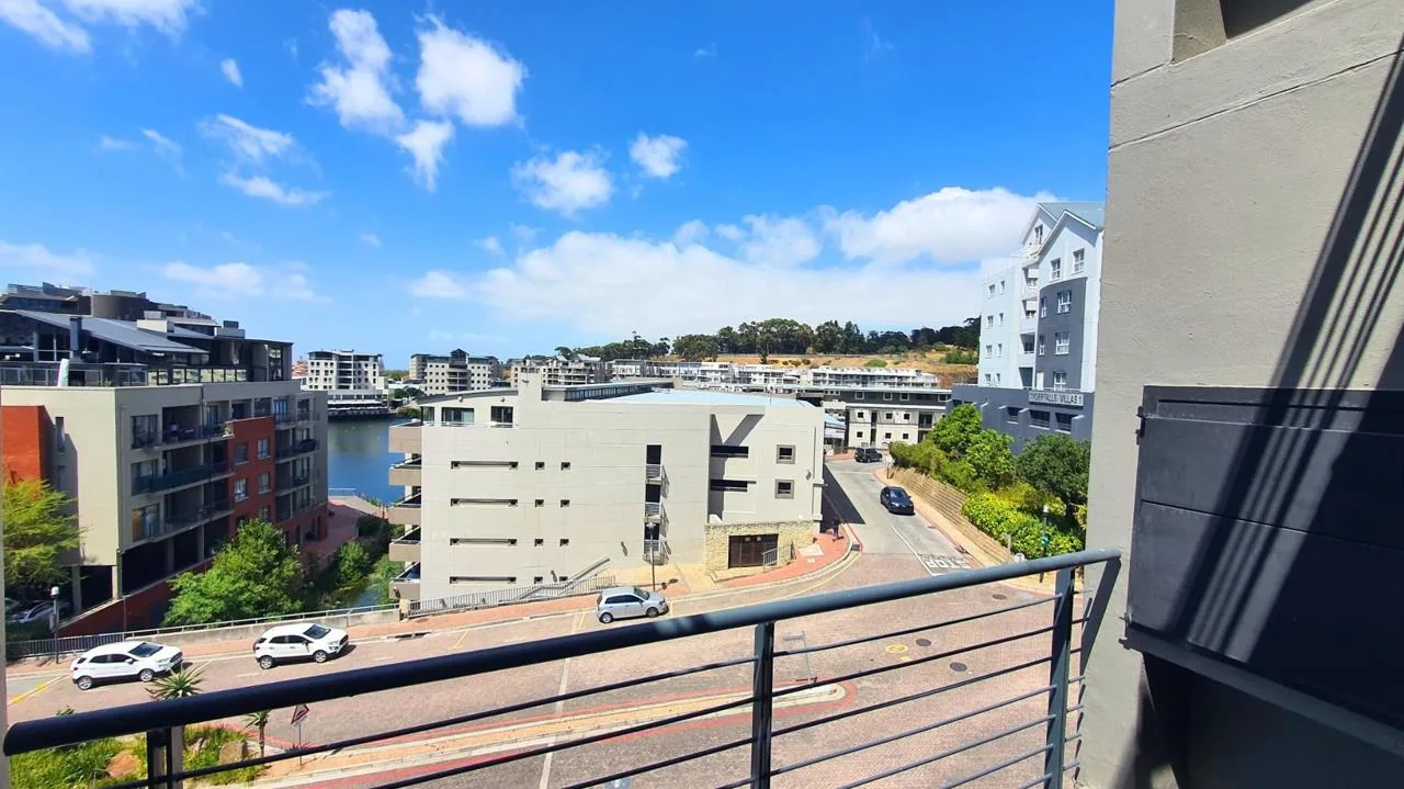 2 Bedroom Apartment / flat for sale in Tyger Waterfront