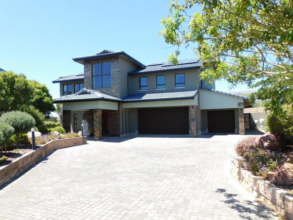 3 Bedroom House for sale in Oubaai