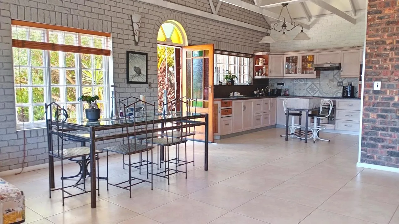 5 Bedroom House for sale in Middedorp