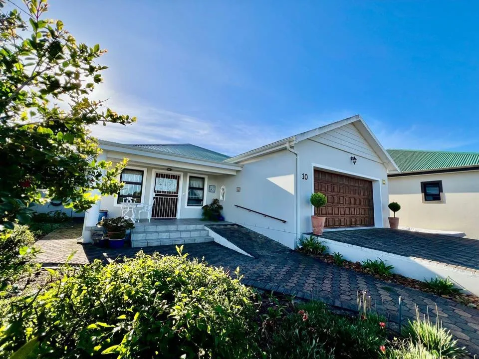 3 Bedroom House for sale in Stilbaai Wes