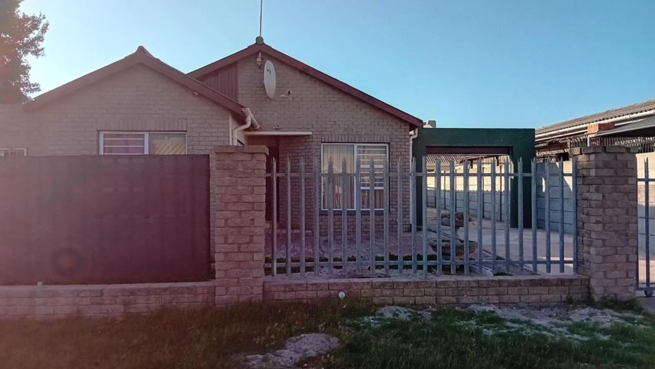 4 Bedroom House for sale in Saldanha Central