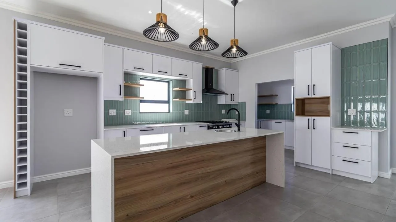 3 Bedroom House for sale in Shelley Point