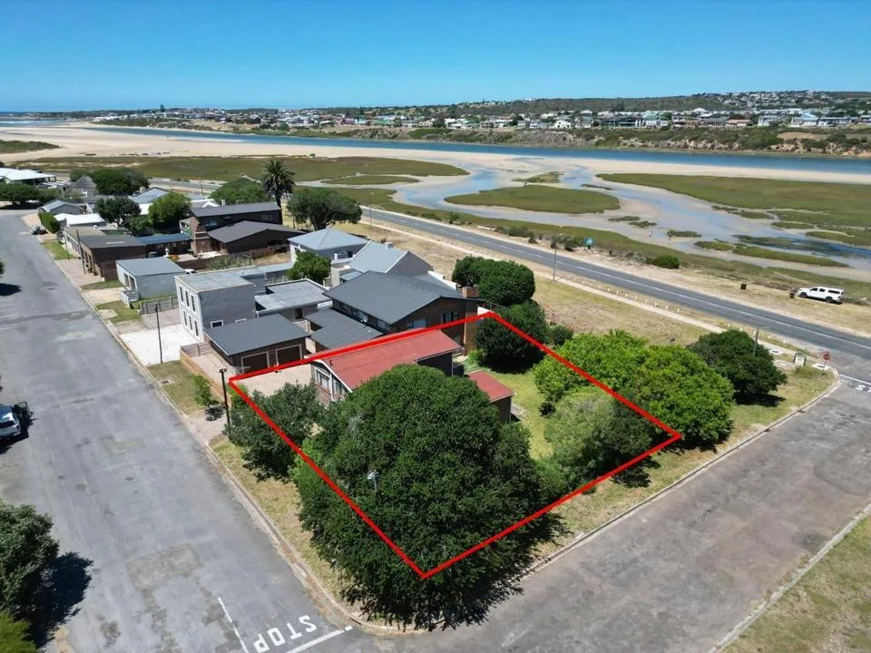 3 Bedroom House for sale in Stilbaai Oos