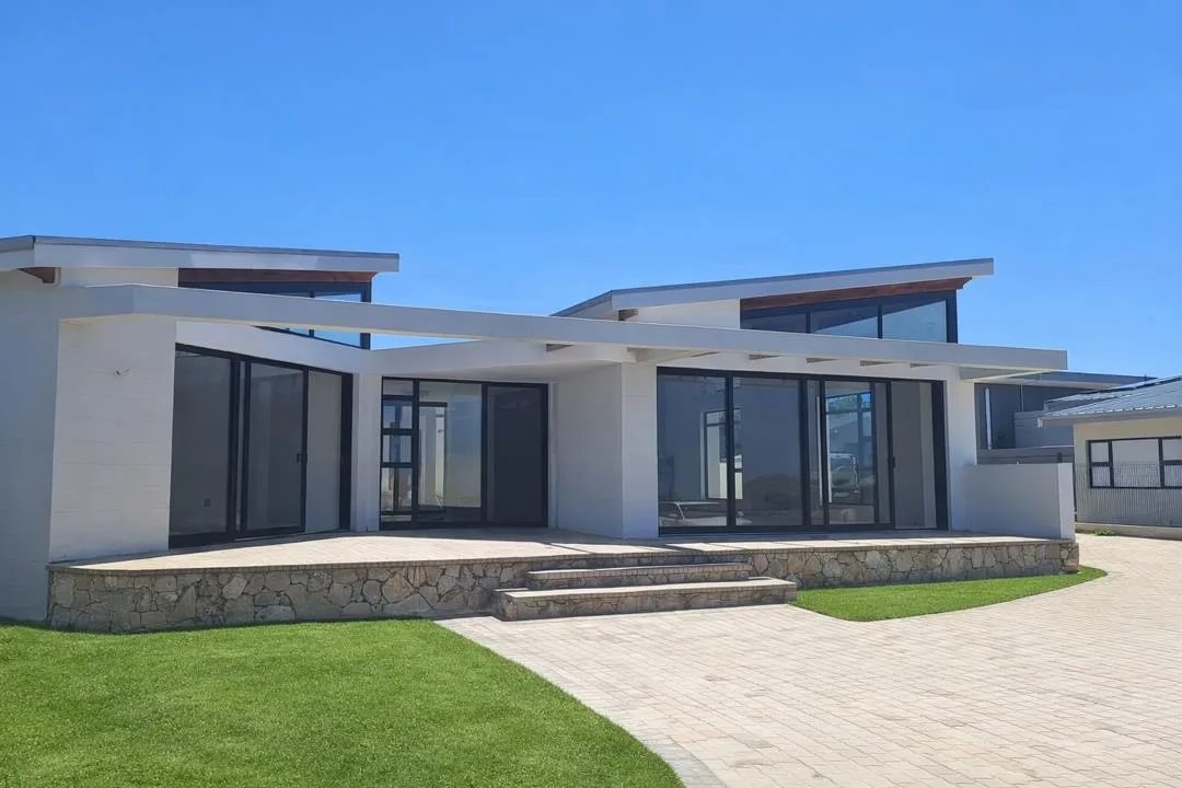 3 Bedroom House for sale in Stilbaai Wes
