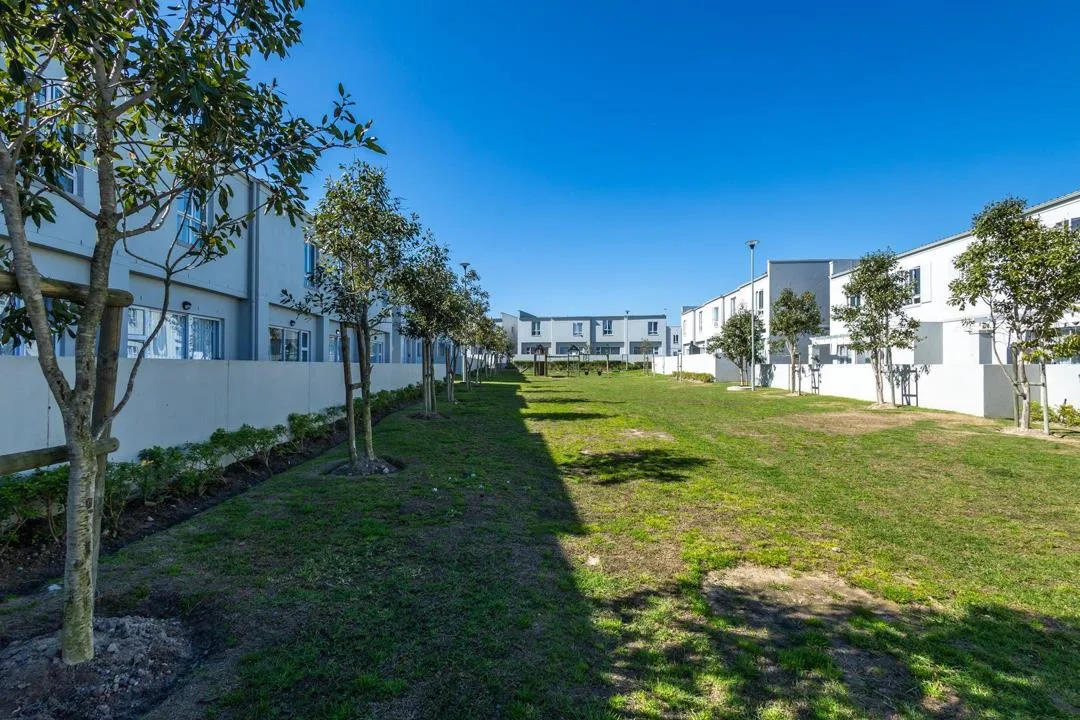 2 Bedroom Townhouse for sale in Mooiberge