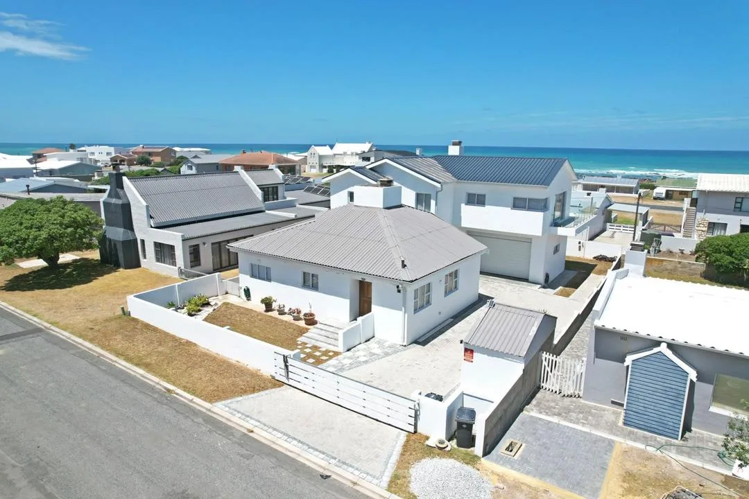 4 Bedroom House for sale in Agulhas