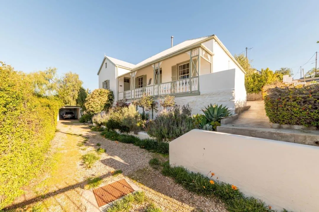 4 Bedroom House for sale in De Rust