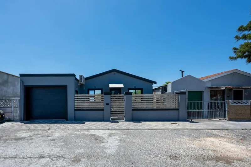 2 Bedroom House for sale in Belhar
