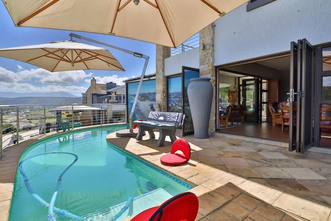 6 Bedroom House for sale in Bergsig