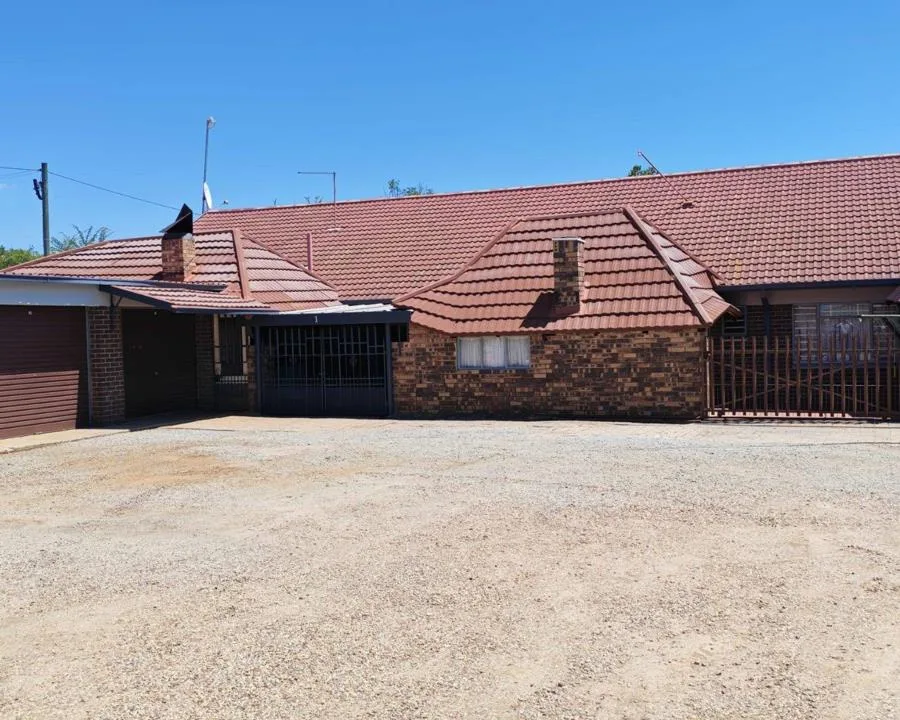 2 Bedroom Townhouse for sale in Meiringspark