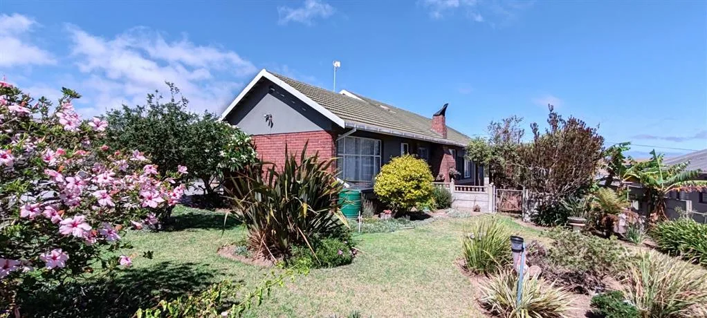 3 Bedroom House for sale in Vredenburg