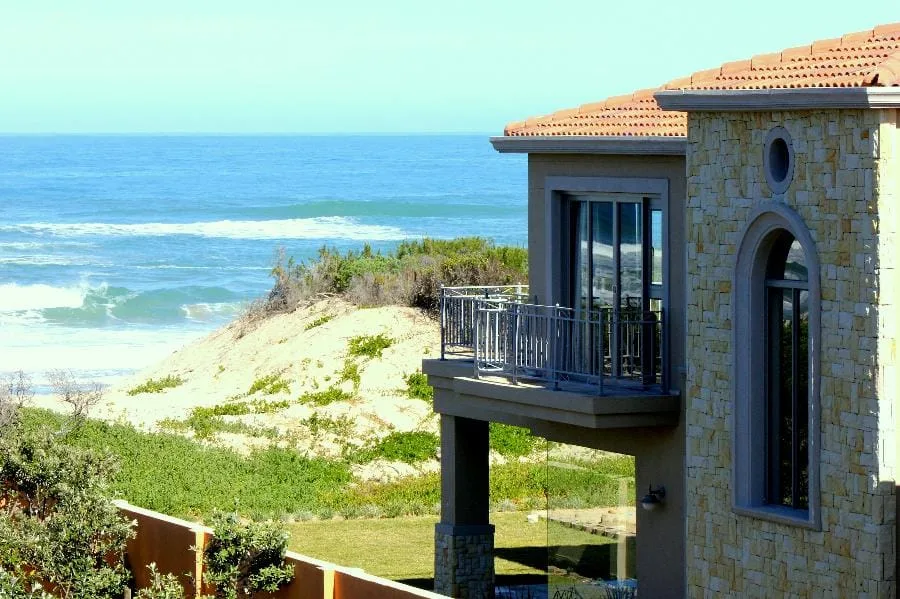 6 Bedroom House for sale in Myoli Beach