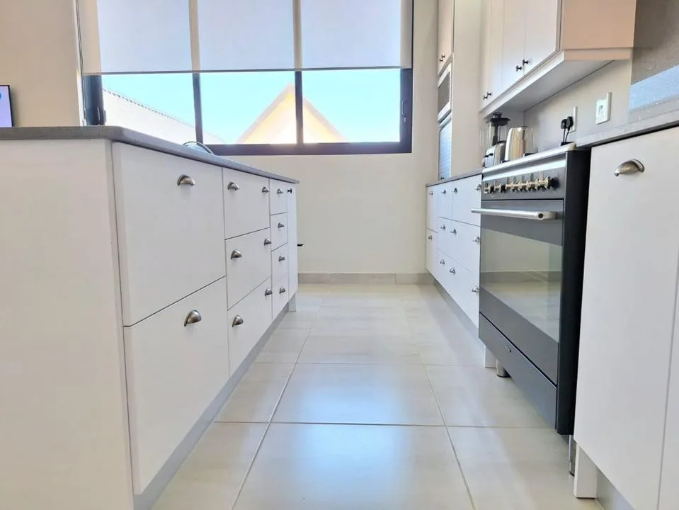 4 Bedroom House for sale in Outeniquasbosch