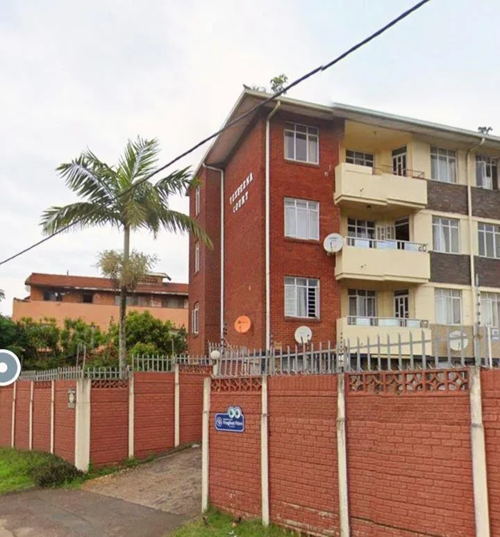 3 Bedroom Apartment / flat to rent in Montclair