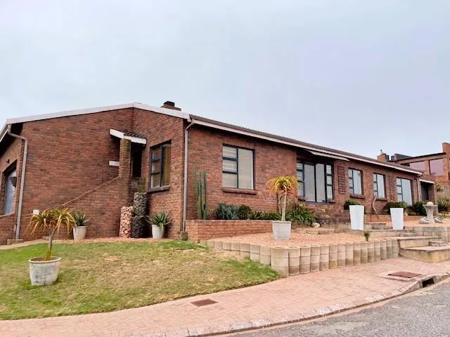 3 Bedroom House for sale in Vredenburg