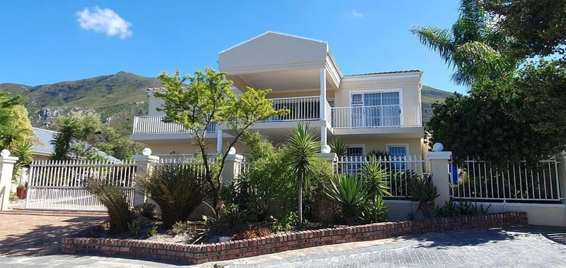 5 Bedroom House for sale in Onrus