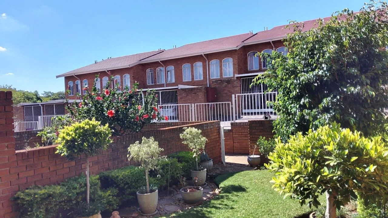 3 Bedroom Townhouse to rent in Erasmusrand
