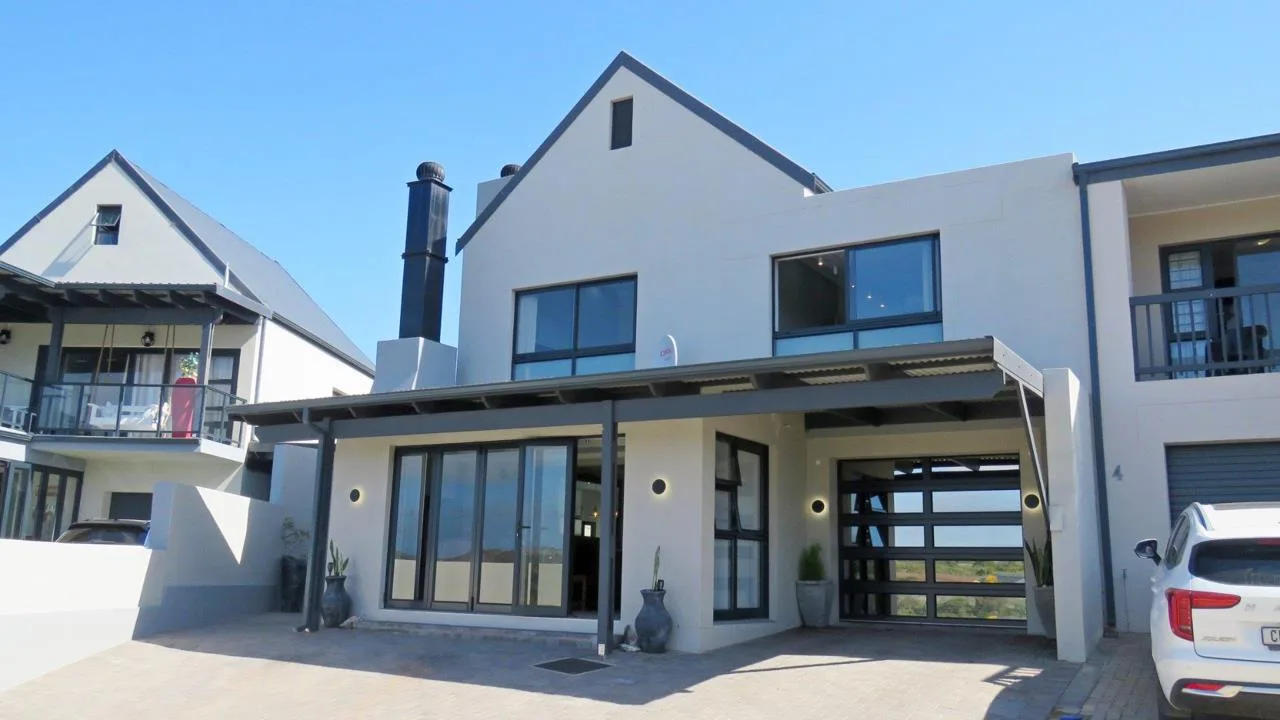 3 Bedroom House for sale in Hartenbos Central