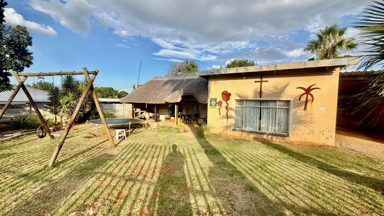 5 Bedroom House for sale in Elandia